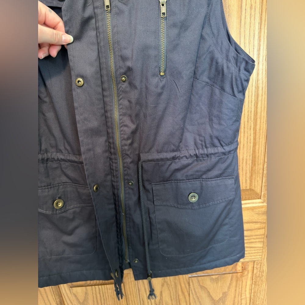 C’EST TOI Fur Lined Hooded Vest - Picture 5 of 7
